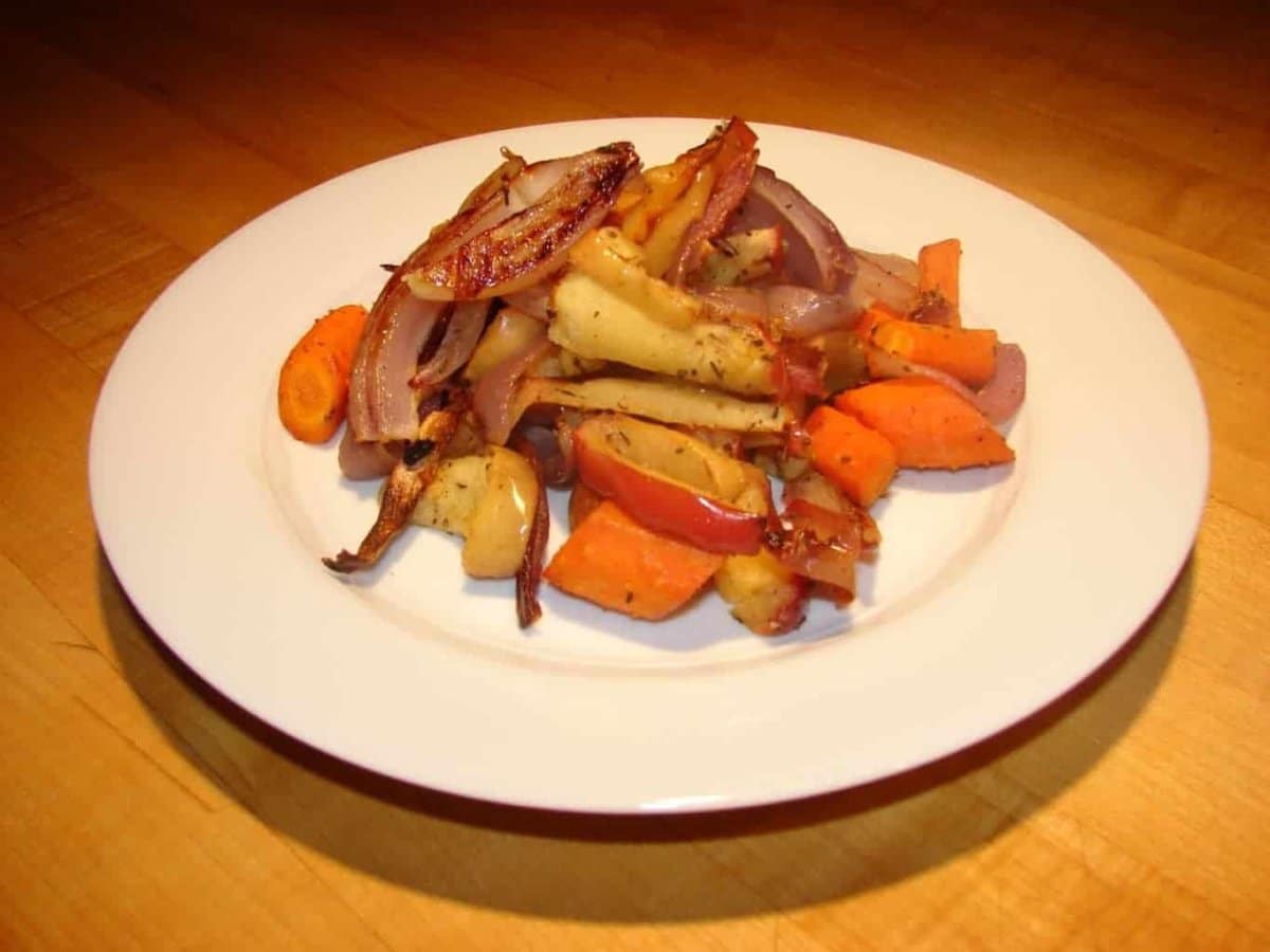 Herb-Roasted Apples, Onions and Carrots
