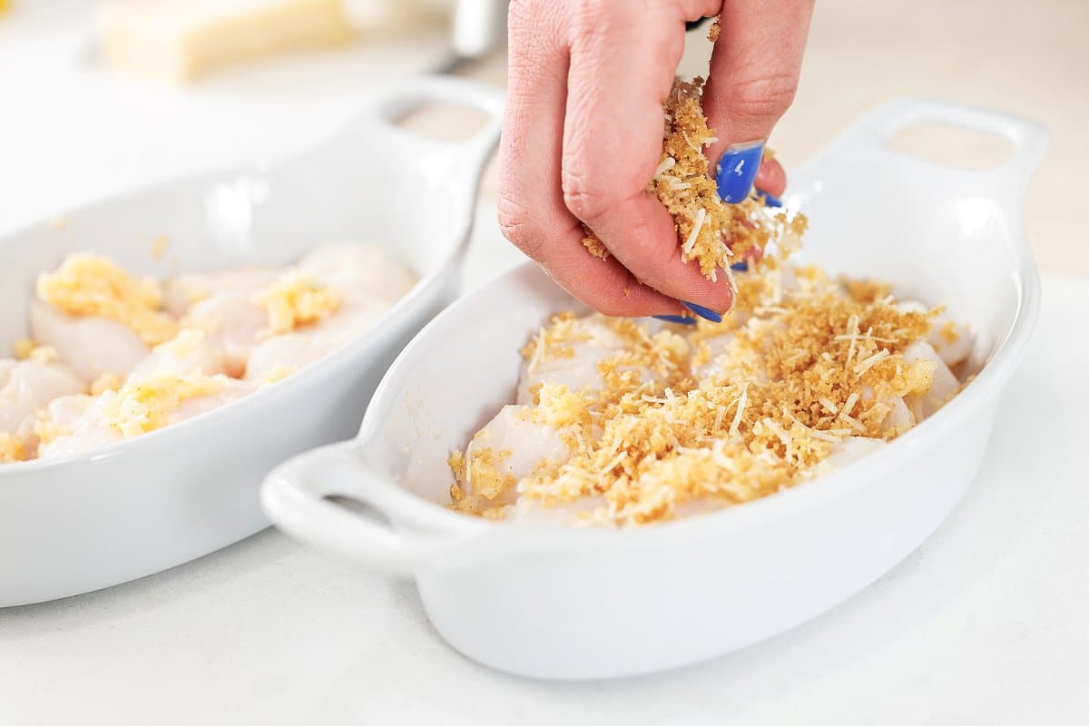 Coating scallops in panko