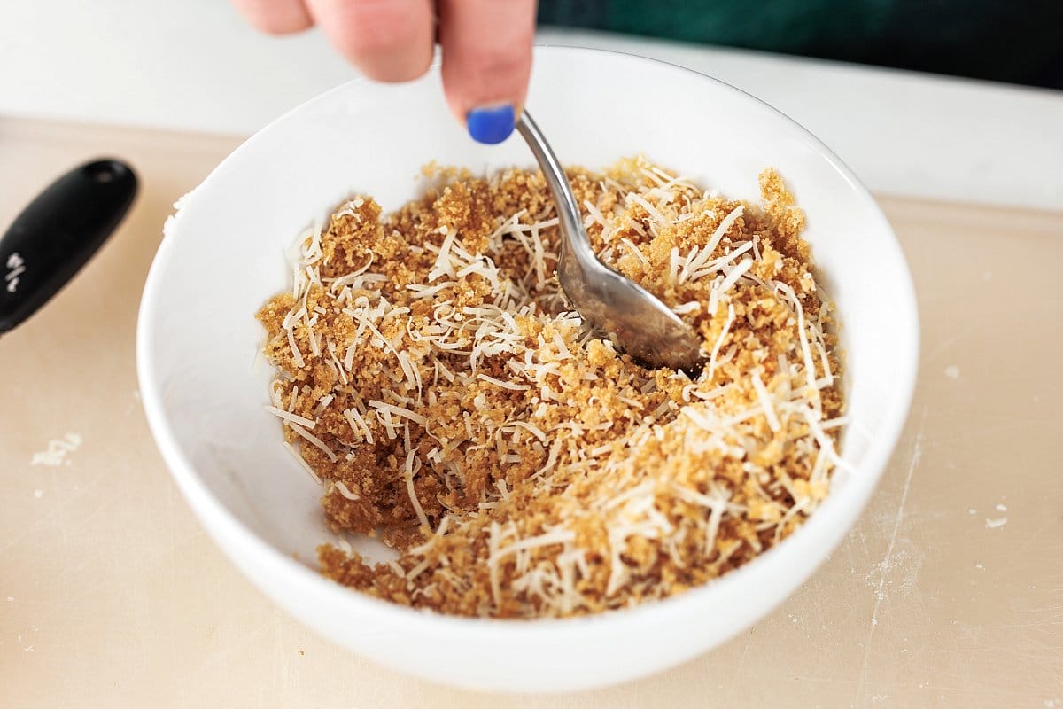 Stirring panko with cheese