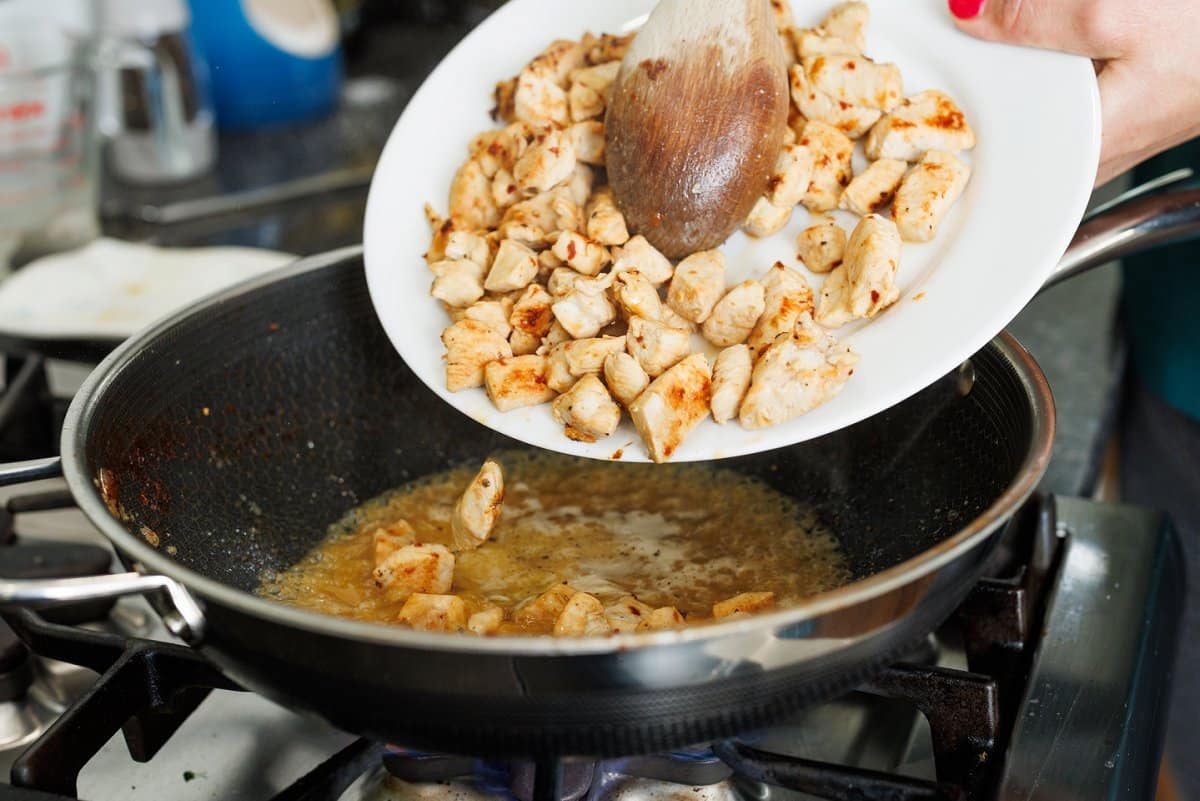 Adding cooked chicken to sauce