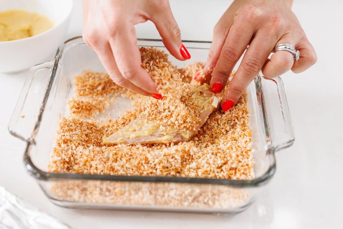 Dipping chicken tenders in panko