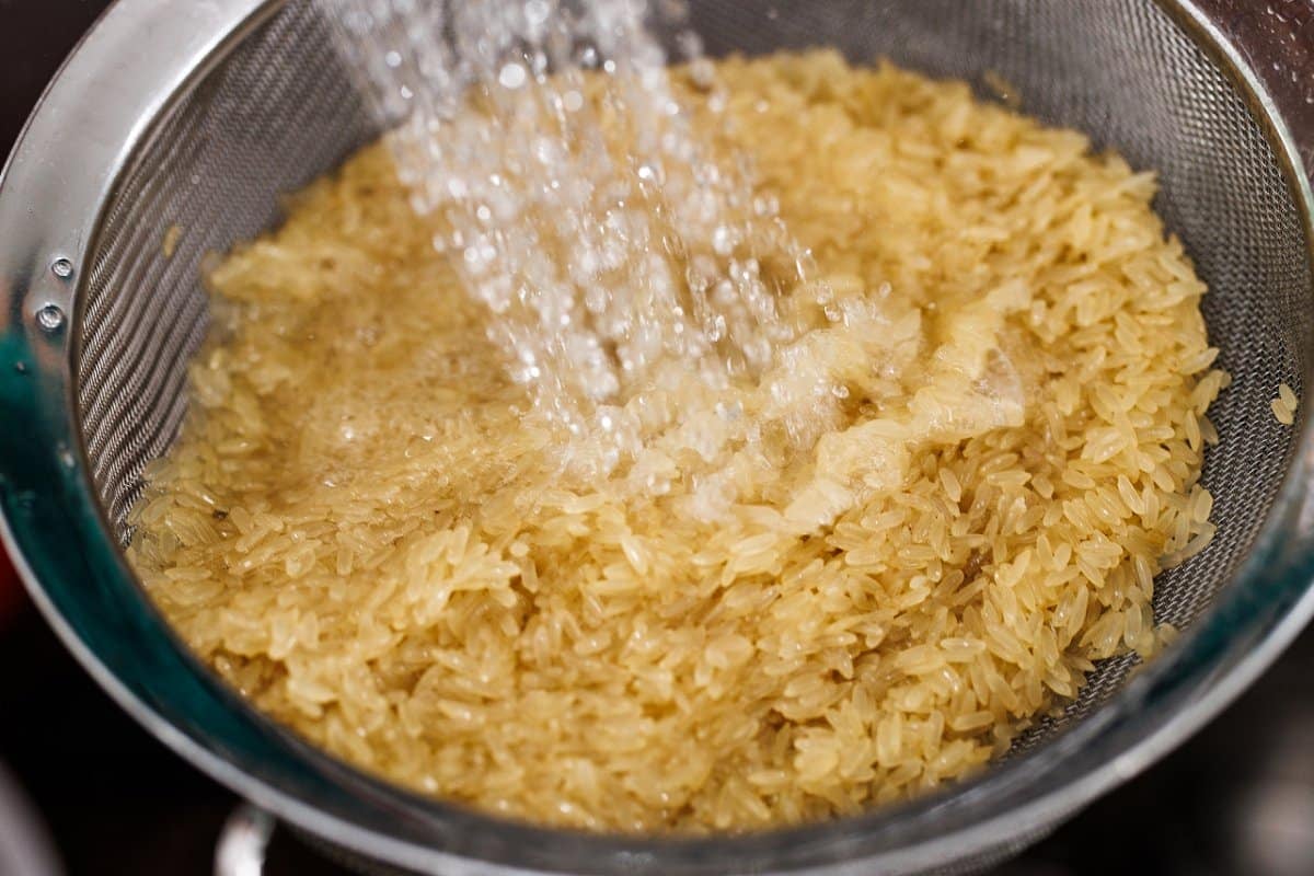 Rinsing white rice